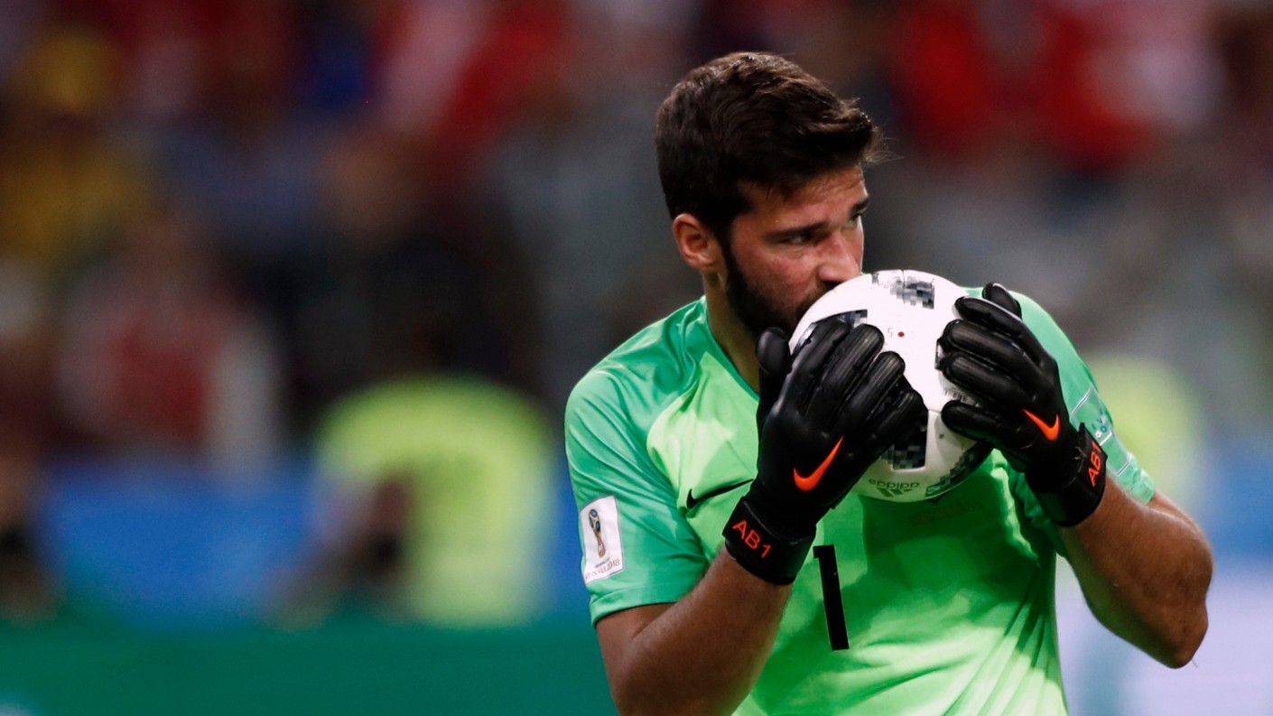 Tilos lesz a labda csókolgatása a dél-amerikai futballban