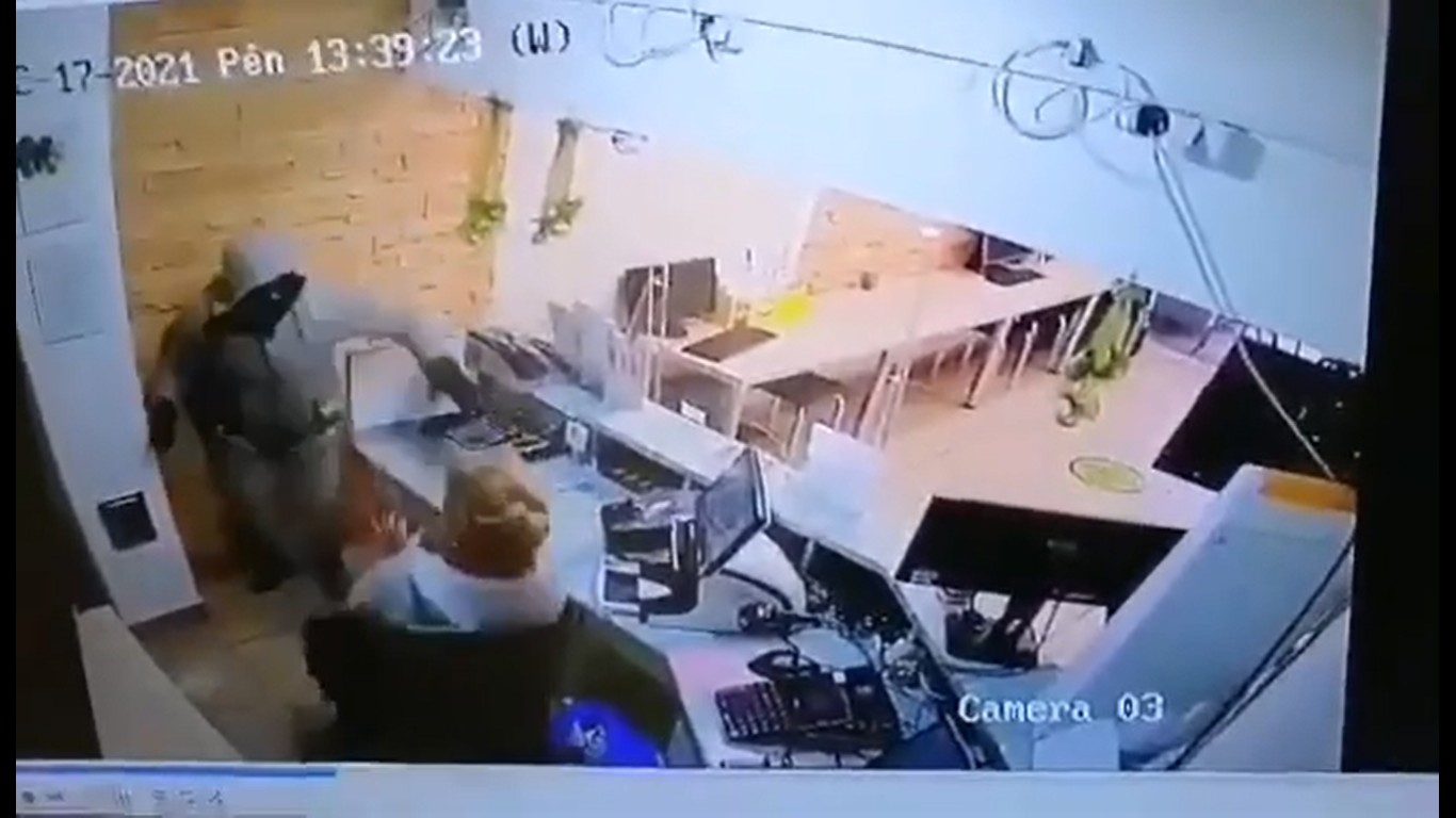 Leütötte a pénztárost, majd elmenekült egy "erőforrás" Hévízen (videó)