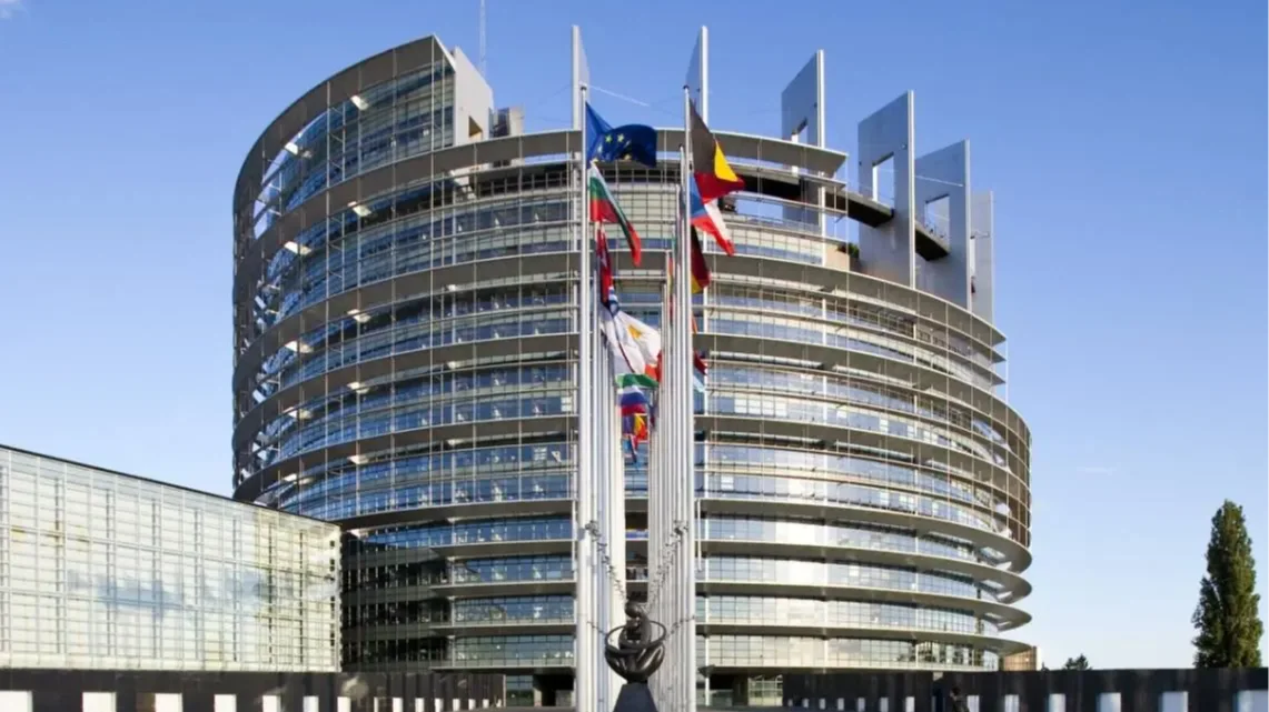 Díjat alapított az Európai Parlament, hogy kitüntethesse a globalistákat