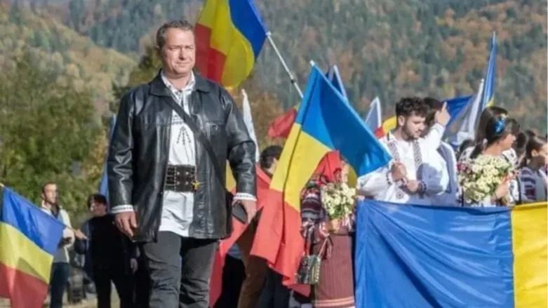 Báránybőrbe bújna a román farkas Budapesten
