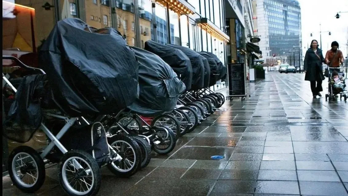 Babakocsik egy koppenhágai üzlet előtt (Fotó: Anna Sol)