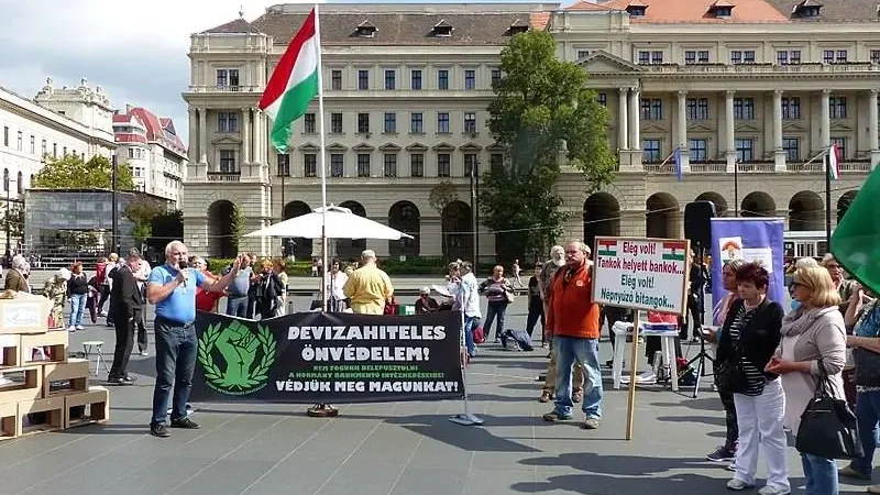 A Kúria nem mer a bankok ellen dönteni, a testület elnöke előre magyarázza a bizonyítványt