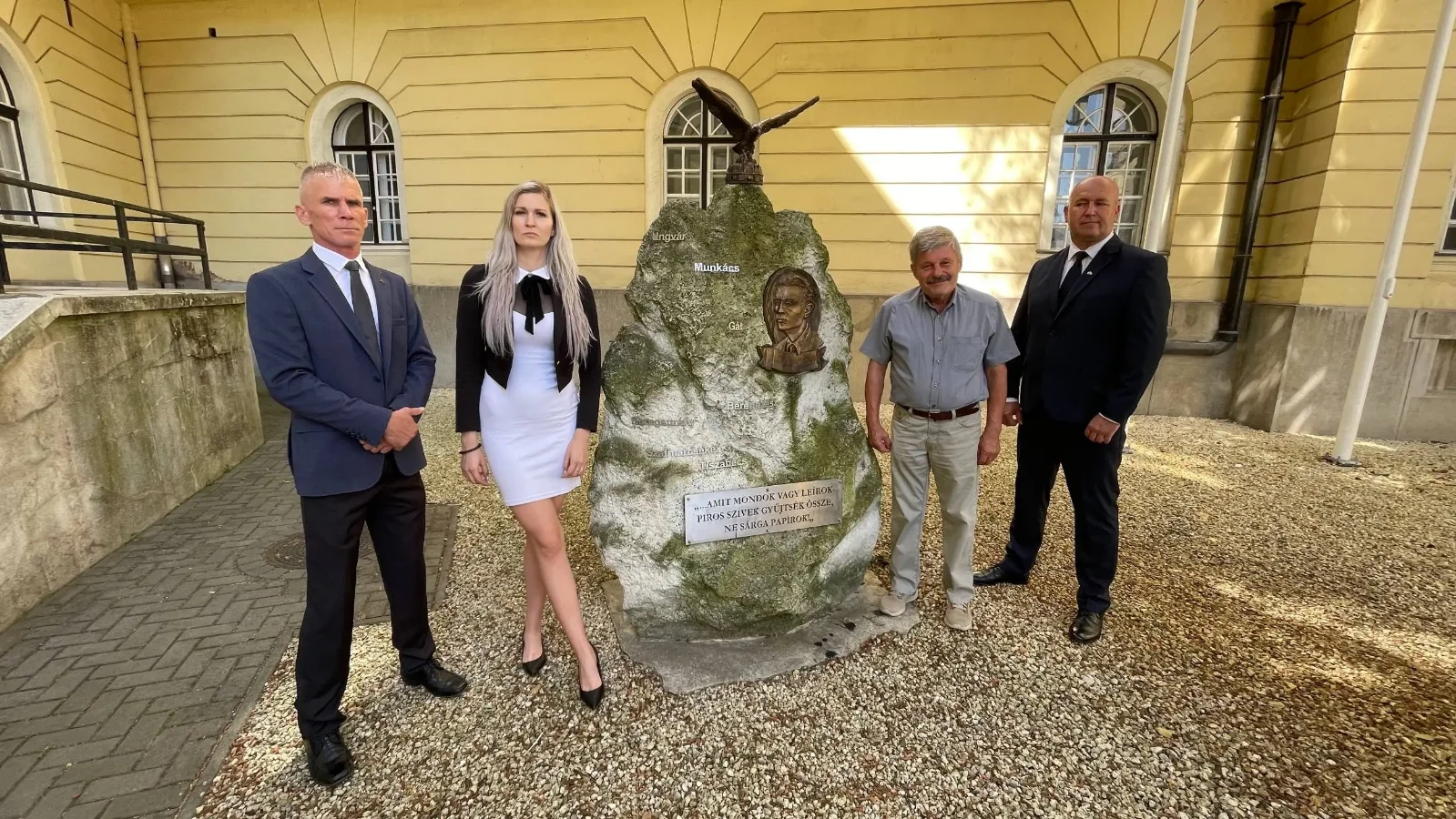 Kártérítést és életjáradékot Sebestyén József családjának