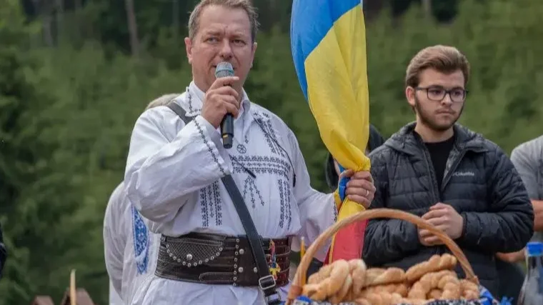 Mihai Tirnoveanu az úzvölgyi temetőben (Forrás: kronikaonline.ro)