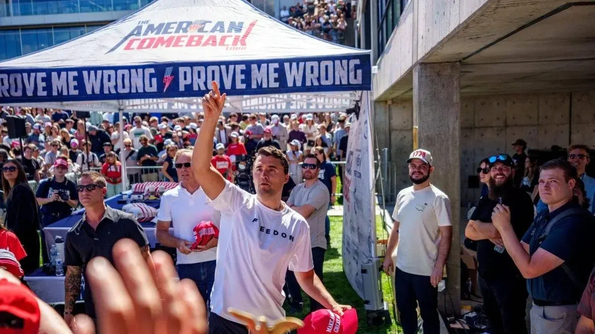 Charlie Kirk meggyilkolása az átláthatóság és a külföldi befolyás körüli küzdelmeket világítja meg