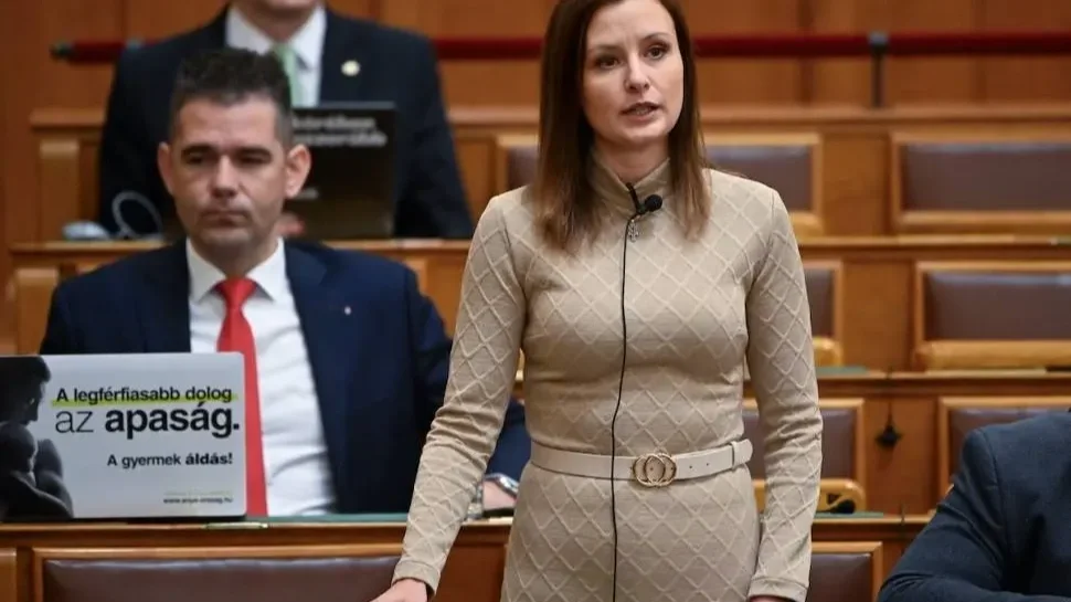 A kormány iskolai digitalizációs politikája veszélyes a gyermekek mentális és fizikai egészségére