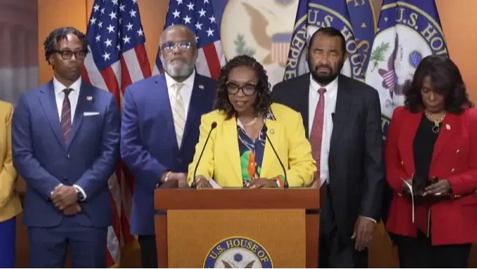 Demokrata képviselő: Trump vissza akar vinni minket egy korba, mikor a feketék hangját elnémították