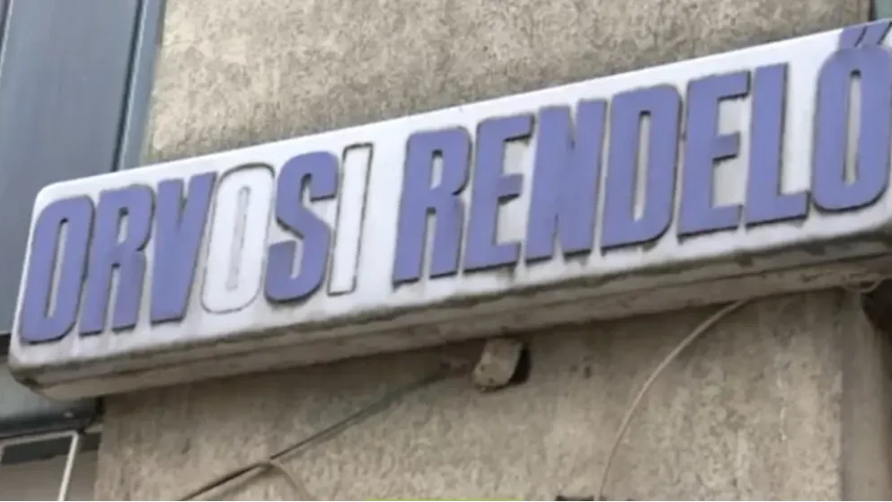 Üvöltöztek az ügyeletes orvossal, majd meg is ütötték