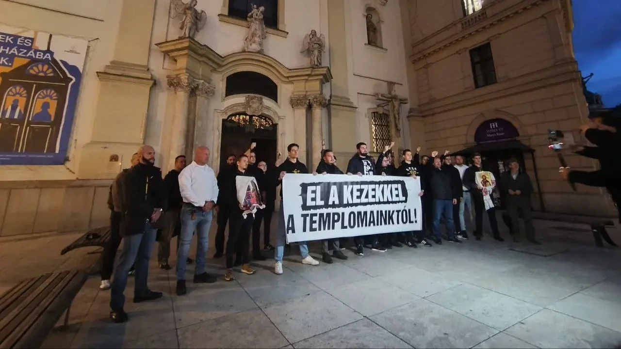 Jobboldali hívők álltak ki a baloldali felforgatók által fenyegetett templom mellett