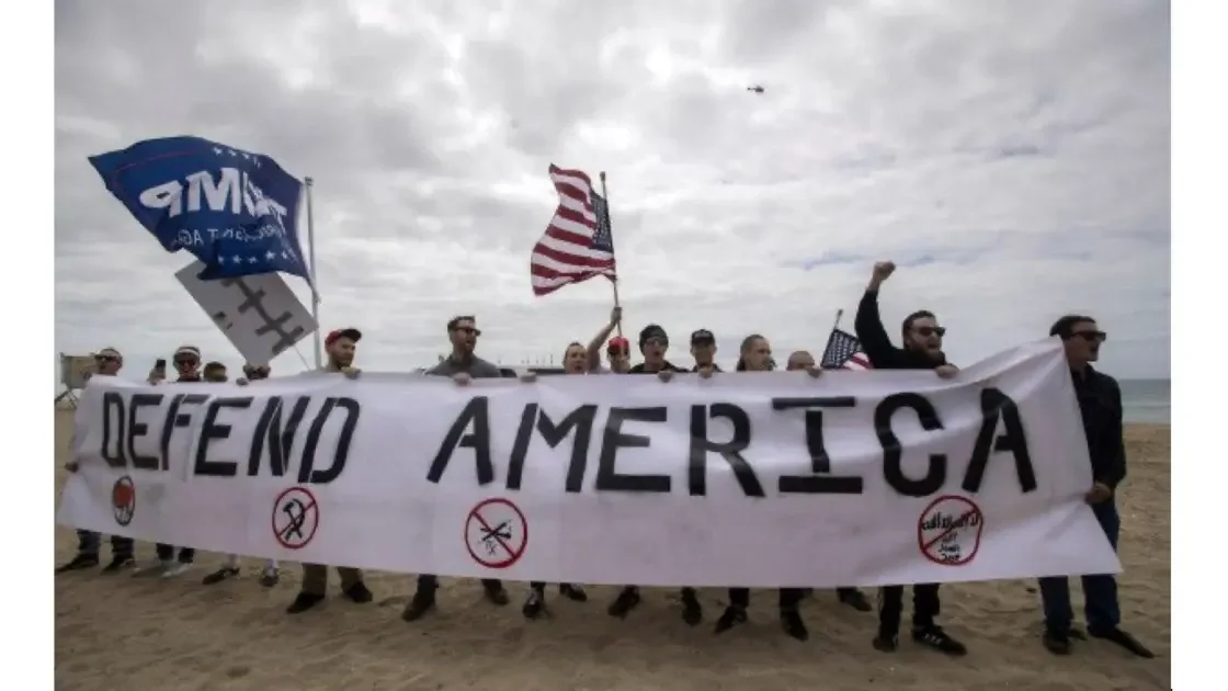 Huntington Beach-i MAGA gyűlés a nap korai óráiban. Fotó: Rob Rundo jóvoltából.