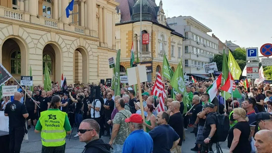Videón a Mi Hazánk szolnoki demonstrációja