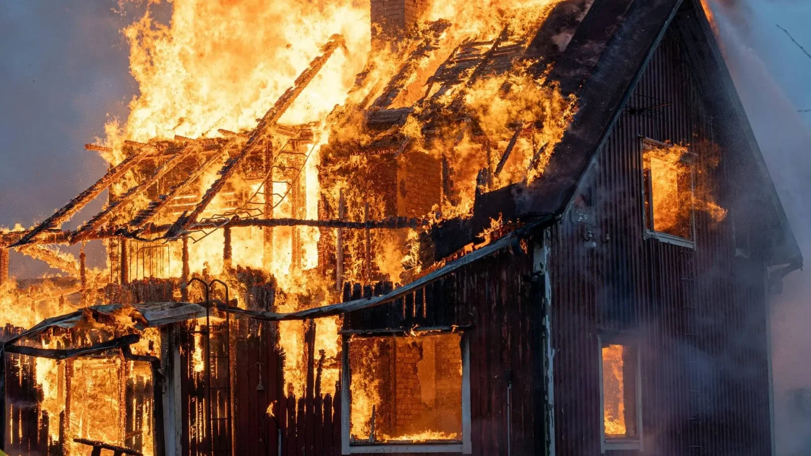 Féltékenységből gyújtotta fel élettársa házát egy pilisvörösvári férfi