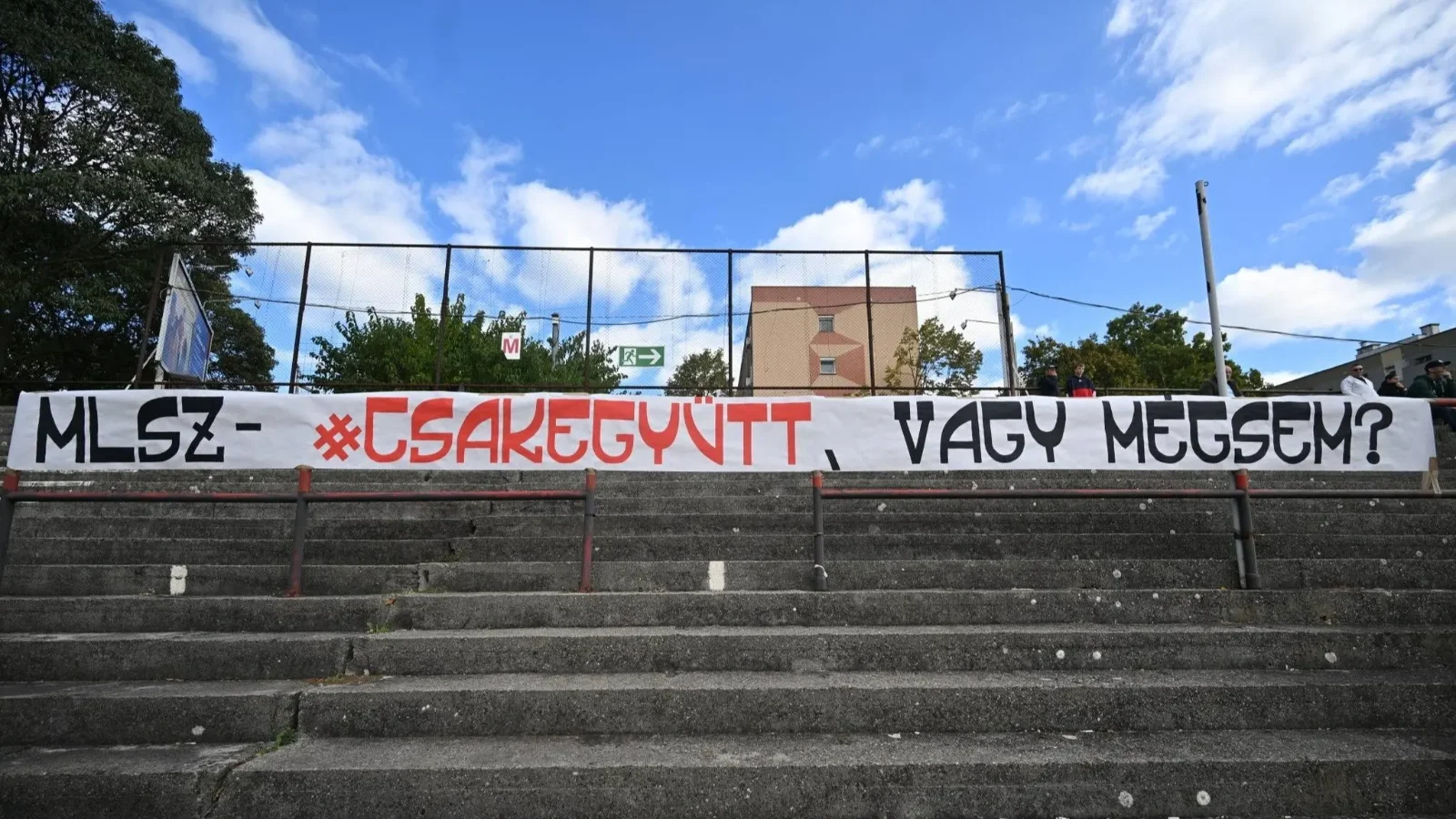 Az MLSZ-ellenőr vezettette ki a pécsi drukkereket Dunaújvárosban