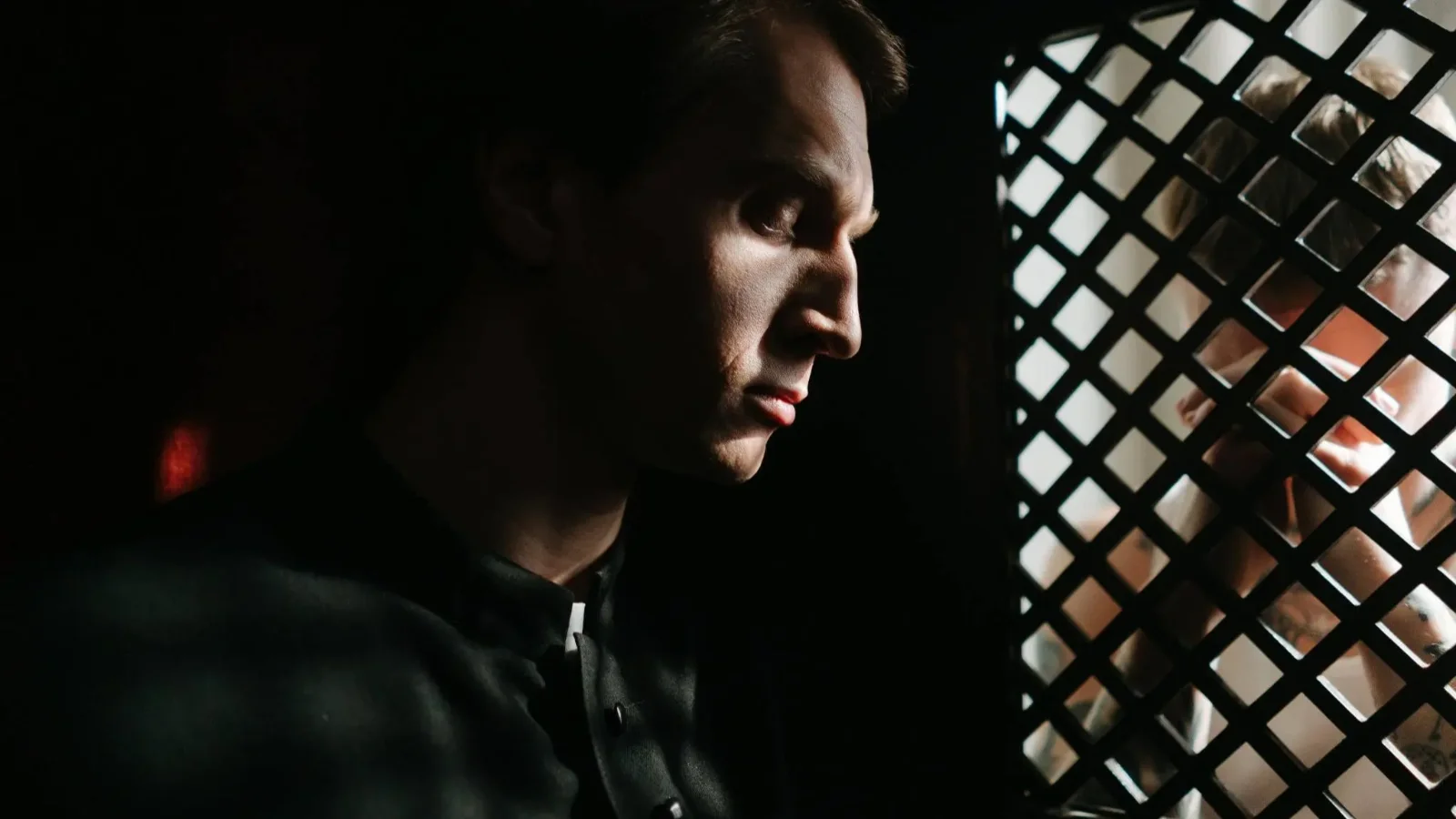 A DK törvényjavaslata támadja a gyónási titok megtartását