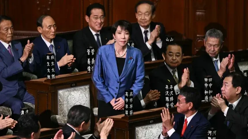 Takaicsi Szanae, a Liberális Demokrata Párt elnöke, miután Japán új miniszterelnökévé választották Tokióban. Philip Fong/AFP/Getty Images