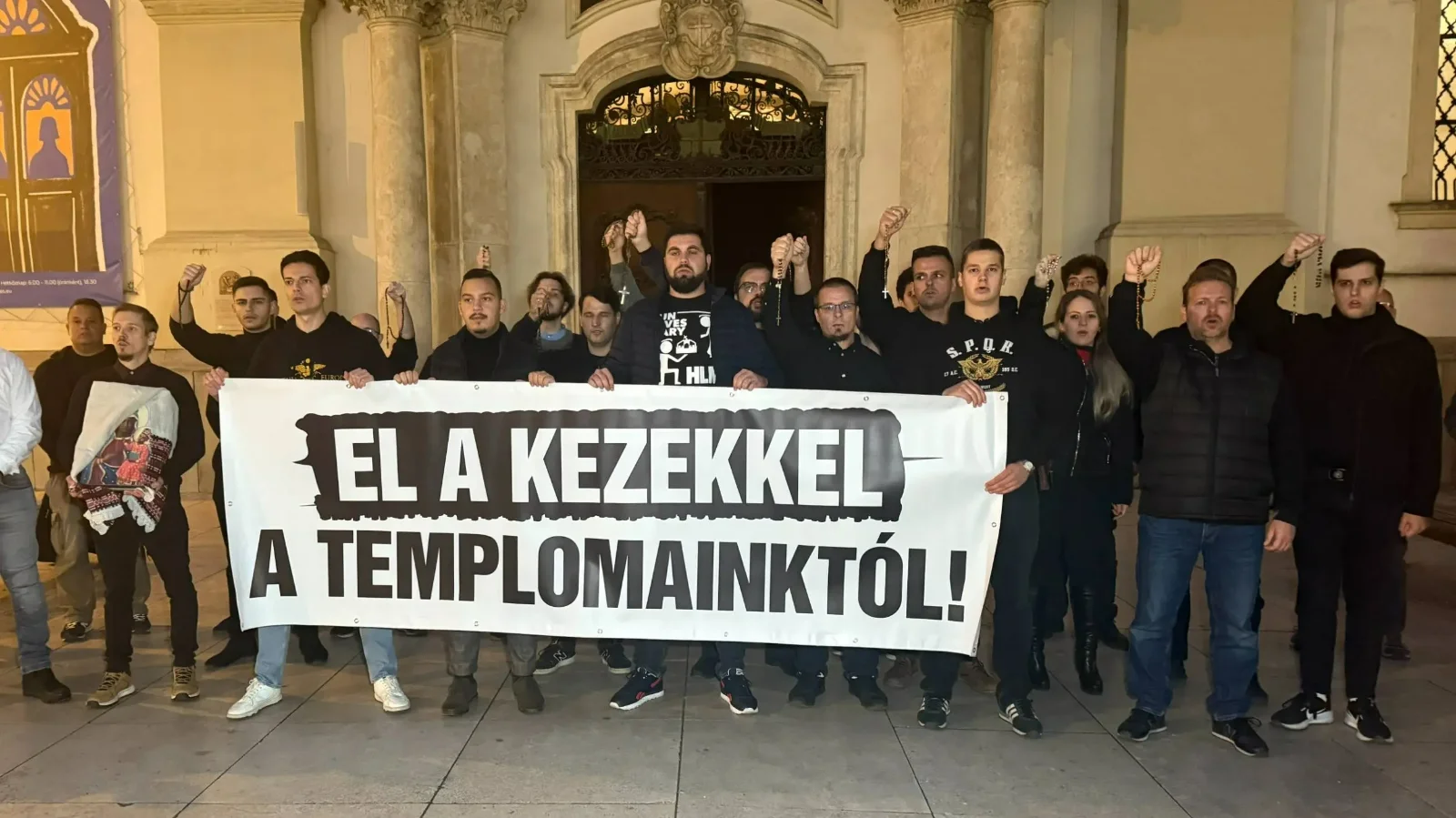 Imával védték a baloldaltól a templomot a Ferenciek terén (+VIDEÓ)