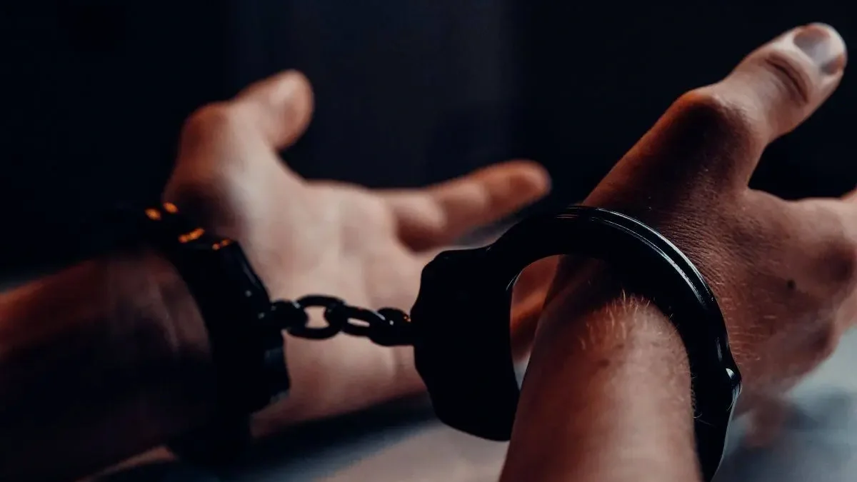 Elítélték a faliórákért és tévéért gyilkoló pécsi önkényes lakásfoglalót