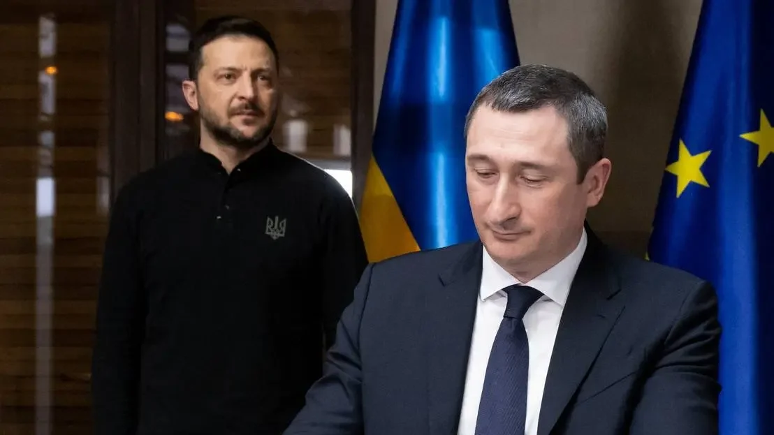 Kép: Volodimir Zelenszkij és Olekszij Csernisov 2025. február 15-én. Fotó: Sven Hoppe / POOL / AFP)