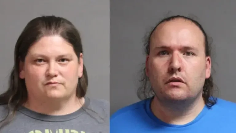 Lindsay Groves (balra) és Stacie M. Laughton (jobbra). Mindketten New Hampshire-i lakosok, gyermekpornográfia miatt kerültek őrizetbe. Kép forrása: Nashua Rendőrség