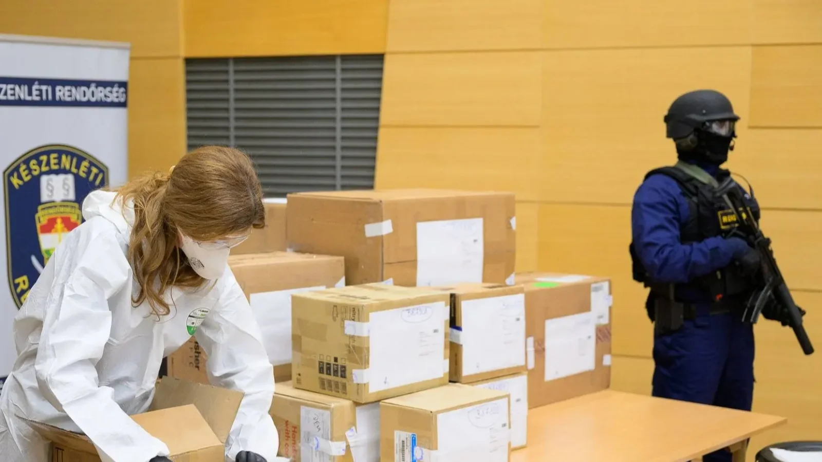 A gyanú szerint M. Dominik bűntársaival a kristály néven ismert kábítószerből megközelítőleg 1000 kilogramm mennyiséget értékesített 2024 óta, ami legalább 1 millió adagnak felel meg, feketepiaci értéke 6–10 milliárd forint