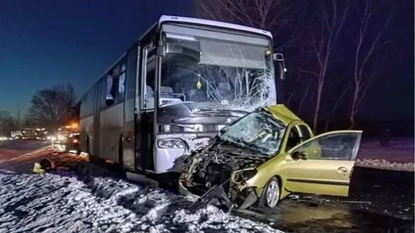 Súlyos karambol történt Jászberénynél hétfő reggel | Kép forrása: Jász-Nagykun-Szolnok Vármegyei Katasztrófavédelmi Igazgatóság