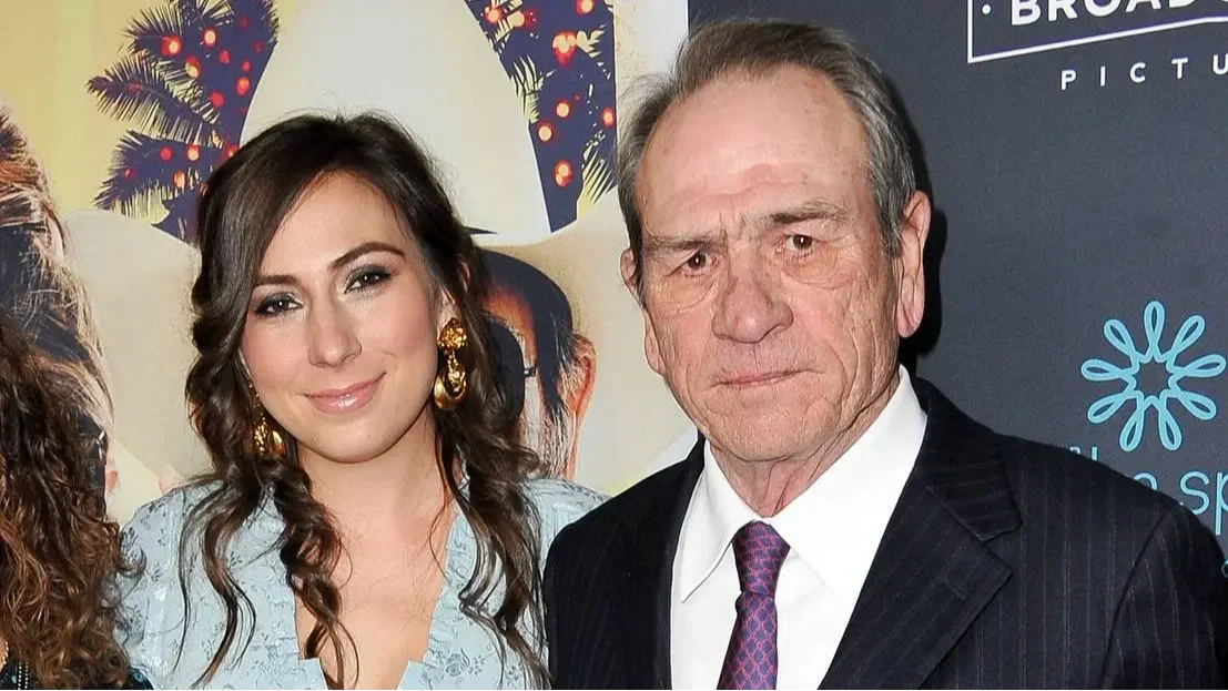 Victoria Kafka Jones és Tommy Lee Jones 2017. december 7-én Hollywoodban, Kaliforniában