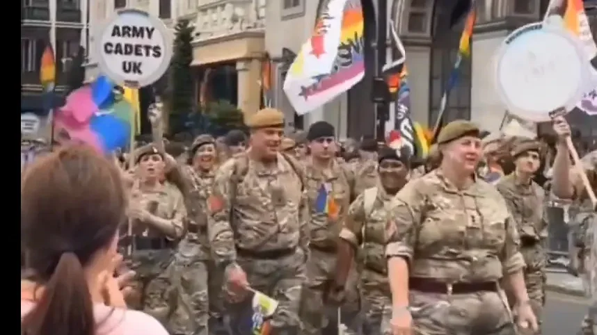 A brit fegyveres erők parádéja, kép forrása: X.com/RadioGenoa