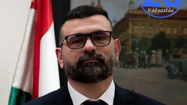 Az önmagát sörétes puskával megsebesítő Polgári András | Kép forrása: 2026-valasztas.hu