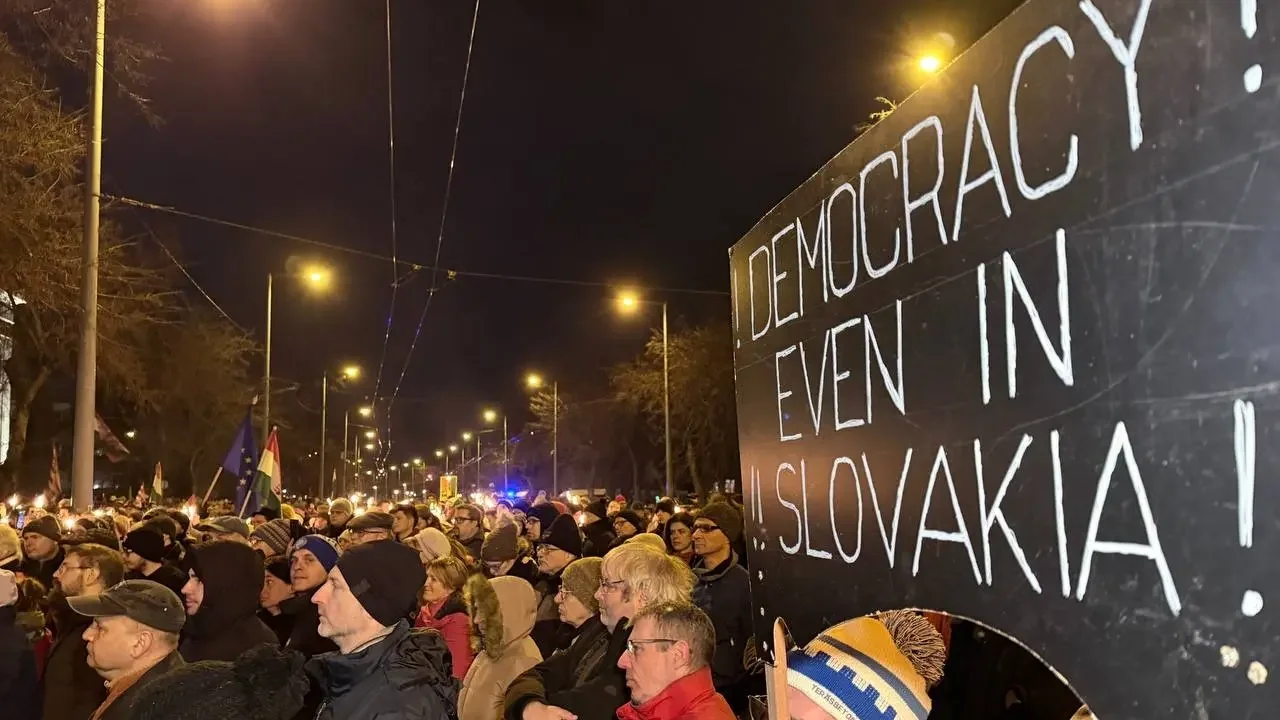 Tüntetés a szlovák nagykövetség előtt 2026. január harmadikán | Fotó: Maczi István/Magyar Jelen