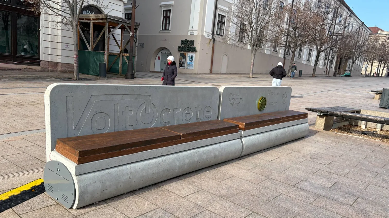 Fűthető pad Pécsett | Kép forrása: saját