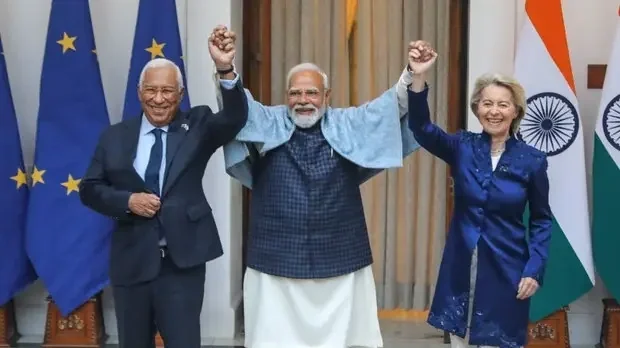 António Luís Santos da Costa, az Európai Tanács elnöke; Narendra Modi indiai miniszterelnök és Ursula von der Leyen, az Európai Bizottság elnöke 2026. január 27-én Újdelhiben | Kép forrása: Radzsat Gupta/EPA