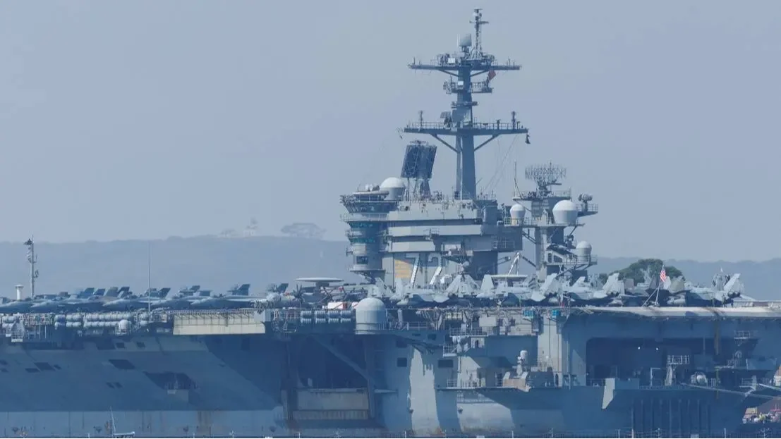 Az USS Abraham Lincoln repülőgép-hordozó hajó 2025. augusztus 11-én. | Kép forrása: Mike Blake/File Photo/Reuters