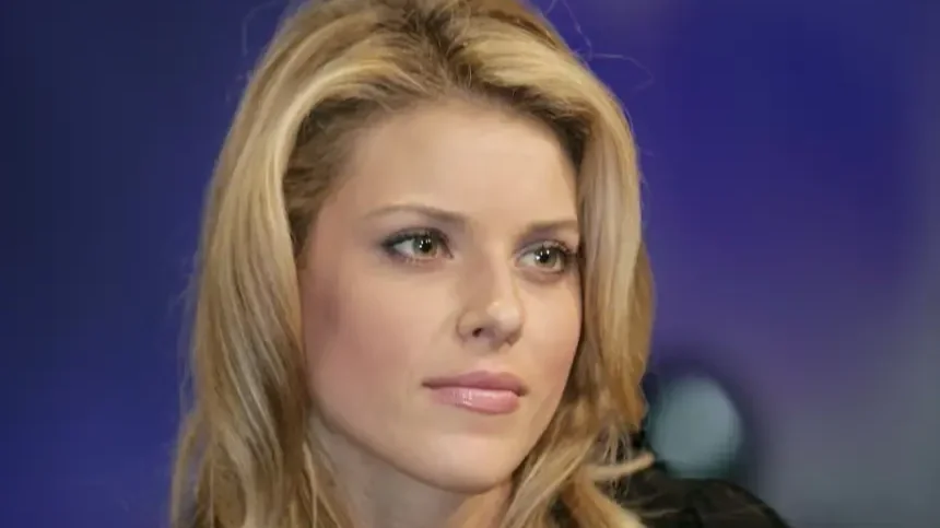 Carrie Prejean Boller egy kérdésre figyel a Rock Church istentiszteletén San Diegóban, 2009-ben | Fotó: Denis Poroy/AP