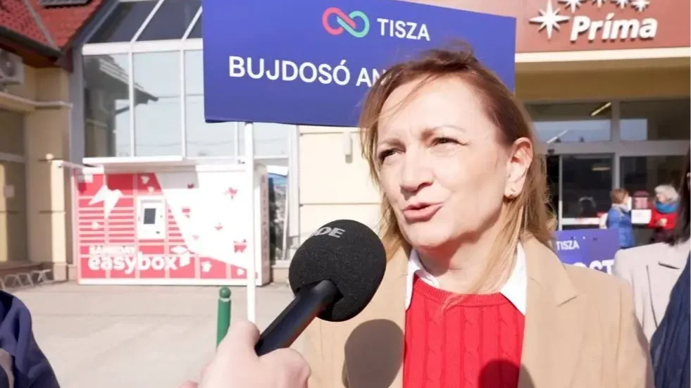 Bujdosó Andreát Hoppál Hunor kérdezi | Kép forrása: Kontextus YouTube-csatorna