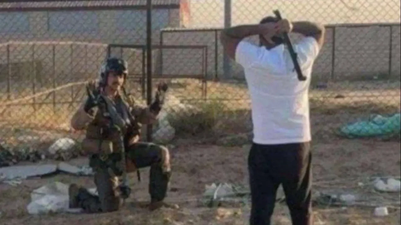 Az Egyesült Államok pilótája, aki az Amerikai Légierő (USAF) ma reggel Kuvait felett lezuhant F–15E Strike Eagle vadászgépéből katapultált; a 2026. március 2-án közzétett fotó alapján úgy tűnik, túlélte a szerencsétlenséget | Kép forrása: X/@sentdefender