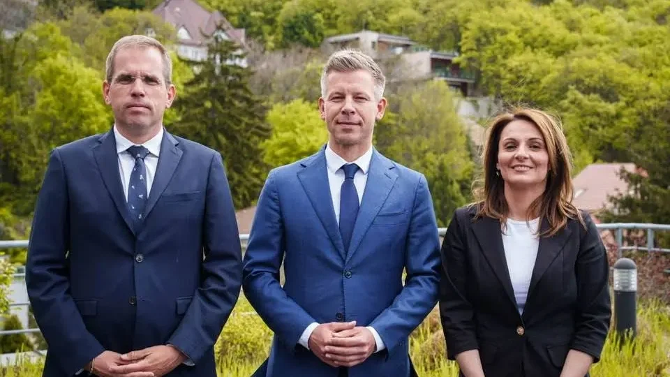 Ruff Bálint, Magyar Péter és Lőrincz Viktória | Kép forrása: Magyar Péter Facebook-oldala