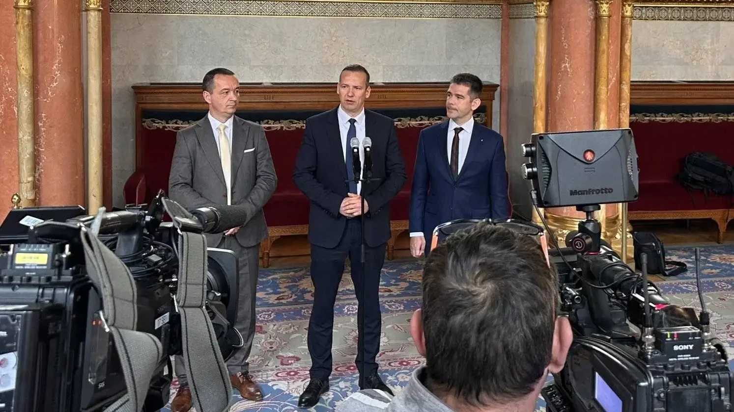 Kép forrása: Toroczkai László X-oldala