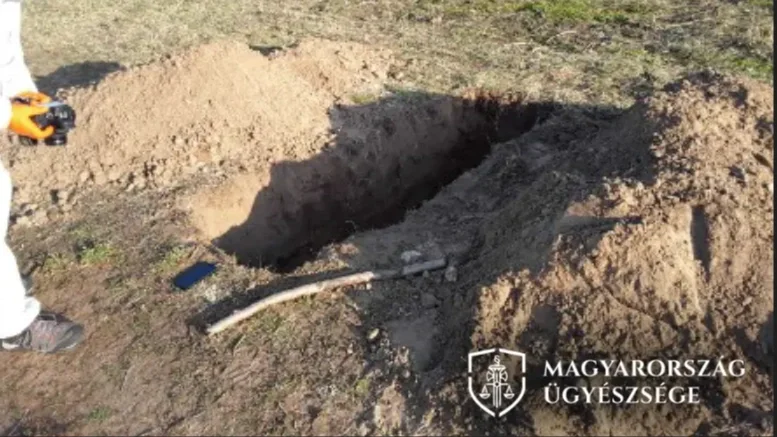 A rézkábelek ellopásához kiásott gödör | Forrás: Legfőbb Ügyészség
